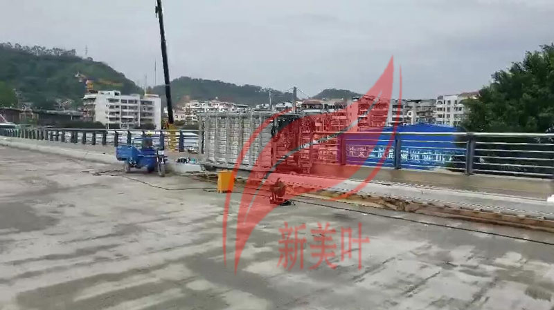 20181201164617 不锈钢桥梁护栏施工现场（客户反馈图）
