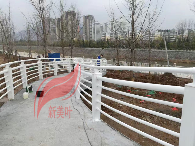 20181201203535 桥梁栏杆安装现场实拍图