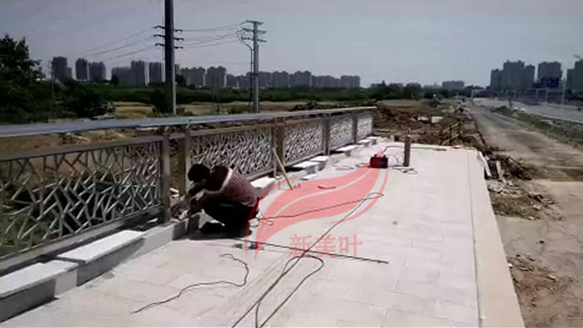 20190526131953 江苏苏州新款不锈钢桥梁护栏施工现场