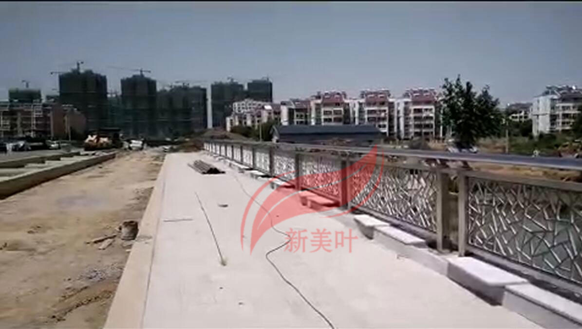 20190526132002 江苏苏州新款不锈钢桥梁护栏施工现场