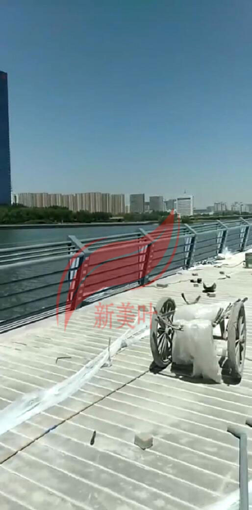 20190609150317 太原市景观河道栏杆施工完成