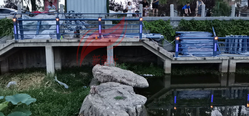 20190629204518 涡阳灯光景观河道护栏安装施工现场
